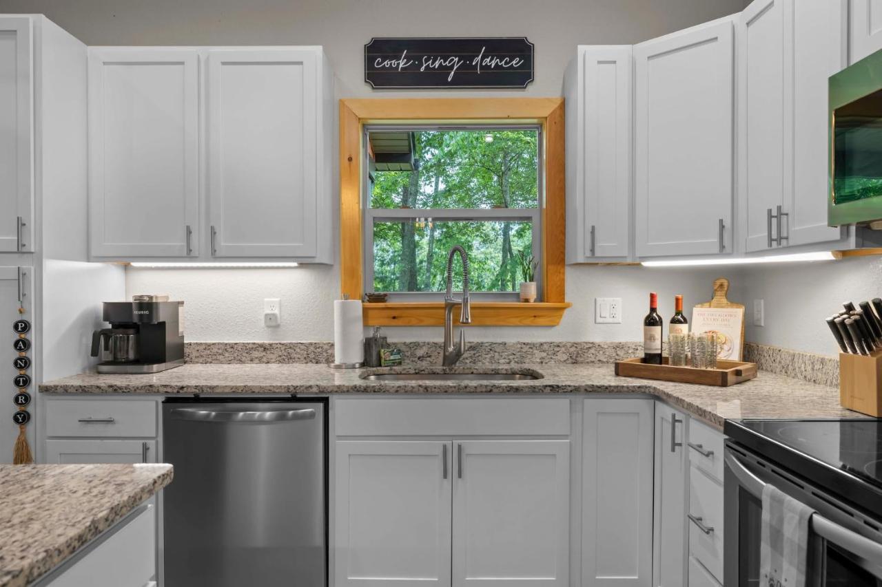 Stunning Views, Superb Atmosphere, Modern Amenities, In The Middle Of Nature Bryson City Eksteriør bilde